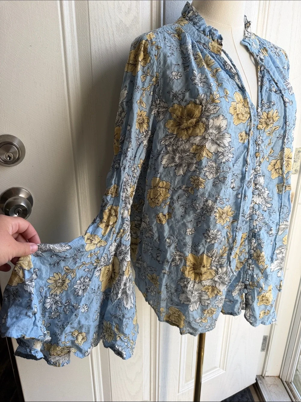Umgee Boho Whimsical Blue Floral Flowy Tie-Neck Blouse Size Large - Picture 3 of 7